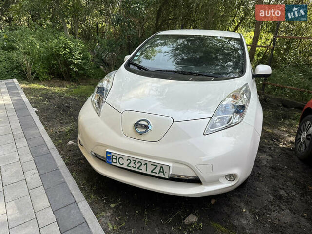 Белый Ниссан Лиф, объемом двигателя 0 л и пробегом 100 тыс. км за 9500 $, фото 1 на Automoto.ua