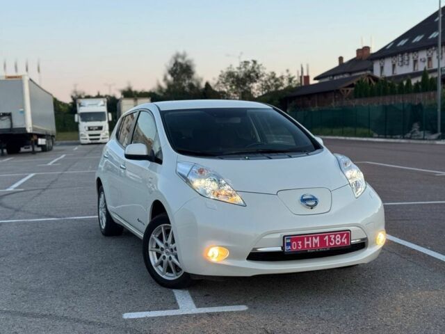 Білий Ніссан Ліф, об'ємом двигуна 0 л та пробігом 104 тис. км за 7700 $, фото 1 на Automoto.ua