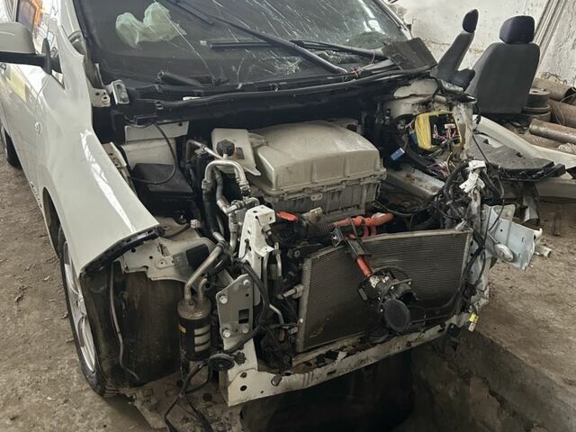 Белый Ниссан Лиф, объемом двигателя 0 л и пробегом 67 тыс. км за 4000 $, фото 1 на Automoto.ua