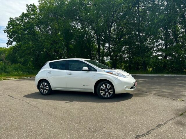 Белый Ниссан Лиф, объемом двигателя 0 л и пробегом 100 тыс. км за 6800 $, фото 1 на Automoto.ua