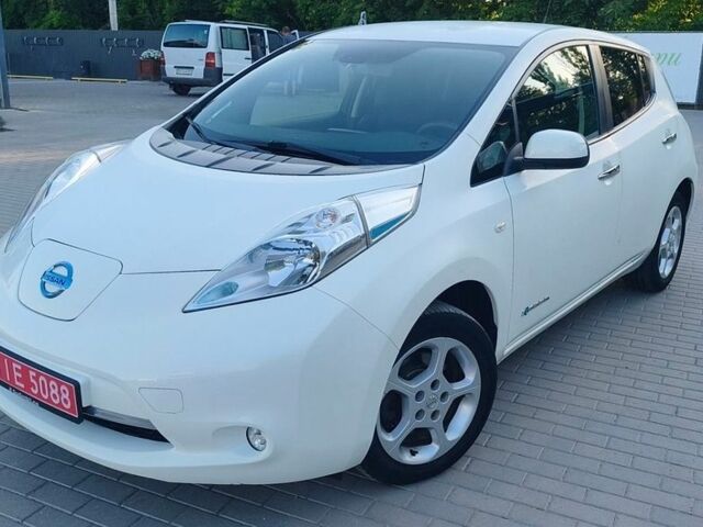 Белый Ниссан Лиф, объемом двигателя 0 л и пробегом 64 тыс. км за 7999 $, фото 1 на Automoto.ua