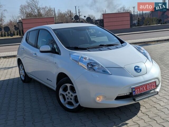 Білий Ніссан Ліф, об'ємом двигуна 0 л та пробігом 124 тис. км за 6600 $, фото 1 на Automoto.ua