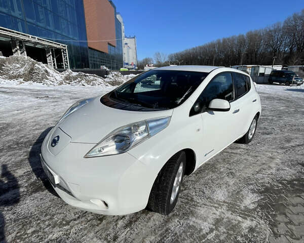 Белый Ниссан Лиф, объемом двигателя 0 л и пробегом 136 тыс. км за 5499 $, фото 1 на Automoto.ua