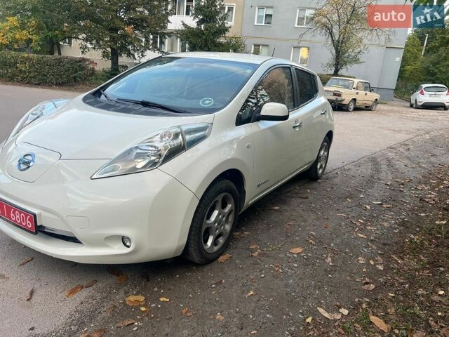 Білий Ніссан Ліф, об'ємом двигуна 0 л та пробігом 200 тис. км за 6500 $, фото 1 на Automoto.ua