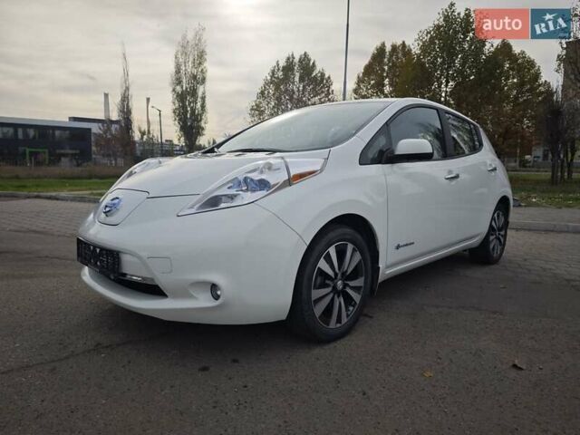 Белый Ниссан Лиф, объемом двигателя 0 л и пробегом 27 тыс. км за 8999 $, фото 1 на Automoto.ua