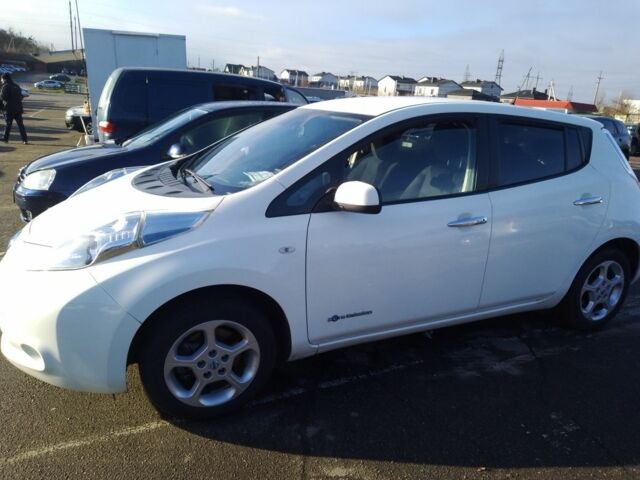 Белый Ниссан Лиф, объемом двигателя 0 л и пробегом 220 тыс. км за 6500 $, фото 1 на Automoto.ua