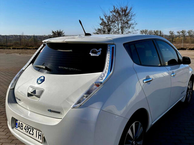 Белый Ниссан Лиф, объемом двигателя 0 л и пробегом 90 тыс. км за 8000 $, фото 1 на Automoto.ua