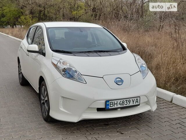 Белый Ниссан Лиф, объемом двигателя 0 л и пробегом 130 тыс. км за 7200 $, фото 1 на Automoto.ua