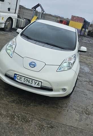 Белый Ниссан Лиф, объемом двигателя 0 л и пробегом 95 тыс. км за 8200 $, фото 1 на Automoto.ua