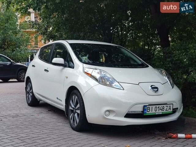 Білий Ніссан Ліф, об'ємом двигуна 0 л та пробігом 150 тис. км за 12500 $, фото 1 на Automoto.ua