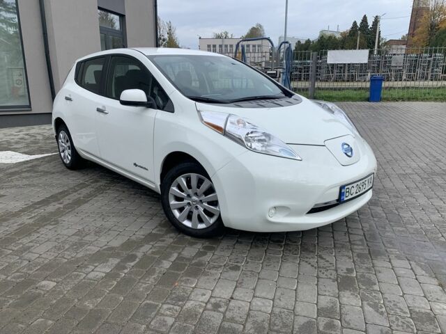 Белый Ниссан Лиф, объемом двигателя 0 л и пробегом 60 тыс. км за 7000 $, фото 1 на Automoto.ua