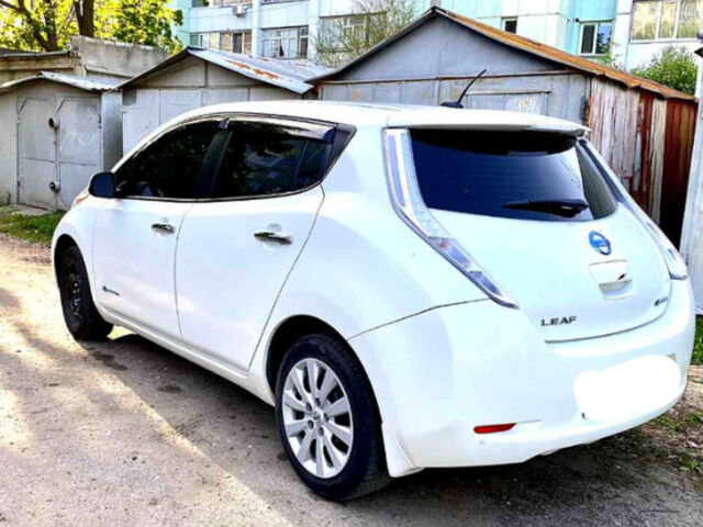 Белый Ниссан Лиф, объемом двигателя 0 л и пробегом 79 тыс. км за 8900 $, фото 1 на Automoto.ua