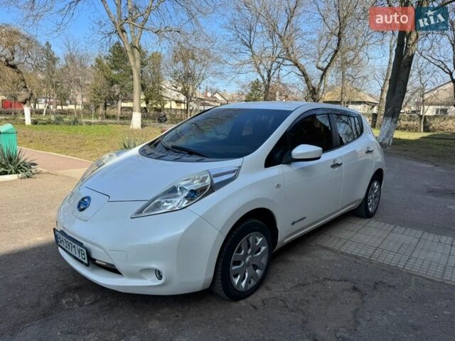 Белый Ниссан Лиф, объемом двигателя 0 л и пробегом 52 тыс. км за 7500 $, фото 1 на Automoto.ua