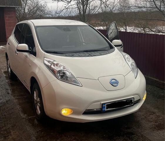 Білий Ніссан Ліф, об'ємом двигуна 0 л та пробігом 118 тис. км за 10300 $, фото 1 на Automoto.ua