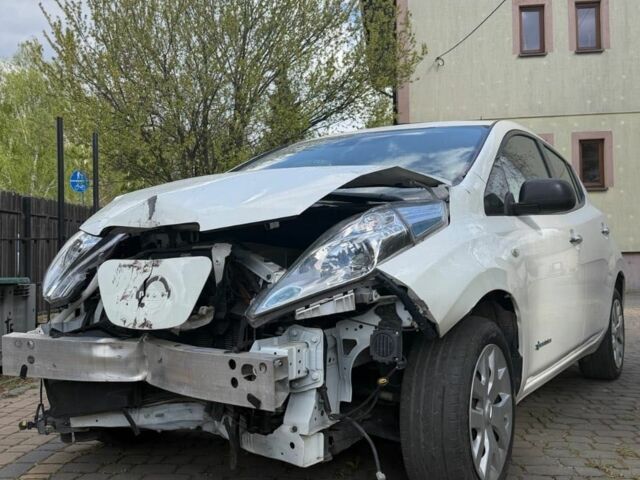 Білий Ніссан Ліф, об'ємом двигуна 1 л та пробігом 66 тис. км за 1905 $, фото 1 на Automoto.ua