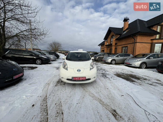 Білий Ніссан Ліф, об'ємом двигуна 0 л та пробігом 154 тис. км за 6400 $, фото 1 на Automoto.ua