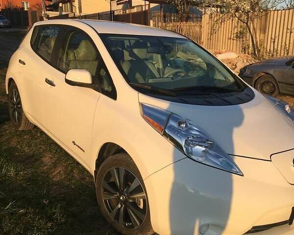 Белый Ниссан Лиф, объемом двигателя 0 л и пробегом 100 тыс. км за 6300 $, фото 1 на Automoto.ua