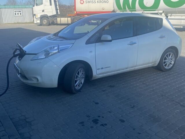 Білий Ніссан Ліф, об'ємом двигуна 0 л та пробігом 125 тис. км за 7350 $, фото 1 на Automoto.ua