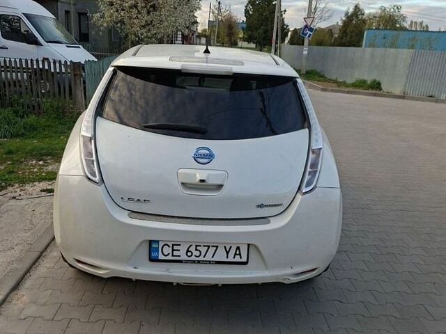 Білий Ніссан Ліф, об'ємом двигуна 0 л та пробігом 130 тис. км за 7500 $, фото 1 на Automoto.ua