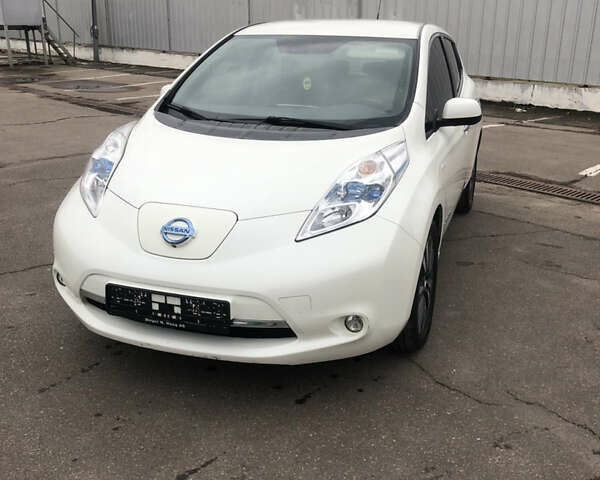 Білий Ніссан Ліф, об'ємом двигуна 0 л та пробігом 181 тис. км за 6400 $, фото 1 на Automoto.ua