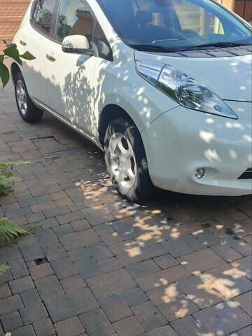 Белый Ниссан Лиф, объемом двигателя 0 л и пробегом 165 тыс. км за 7900 $, фото 1 на Automoto.ua