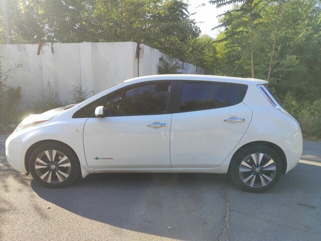 Белый Ниссан Лиф, объемом двигателя 0 л и пробегом 184 тыс. км за 5999 $, фото 1 на Automoto.ua