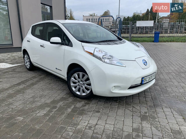 Білий Ніссан Ліф, об'ємом двигуна 0 л та пробігом 60 тис. км за 7500 $, фото 1 на Automoto.ua