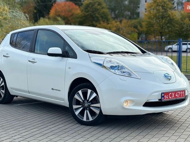 Білий Ніссан Ліф, об'ємом двигуна 0 л та пробігом 230 тис. км за 6600 $, фото 1 на Automoto.ua