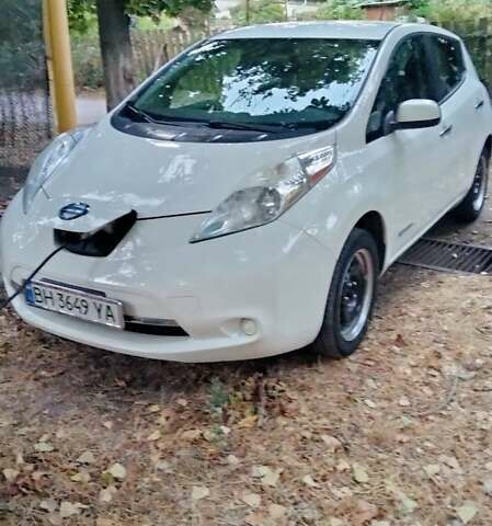 Білий Ніссан Ліф, об'ємом двигуна 0 л та пробігом 114 тис. км за 8000 $, фото 1 на Automoto.ua