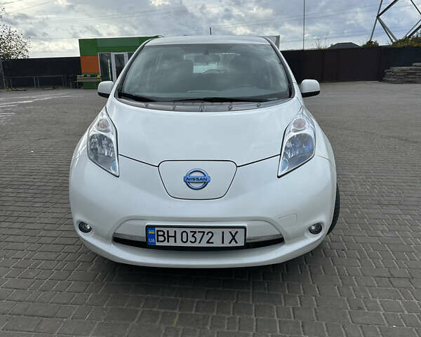 Белый Ниссан Лиф, объемом двигателя 0 л и пробегом 117 тыс. км за 9600 $, фото 1 на Automoto.ua