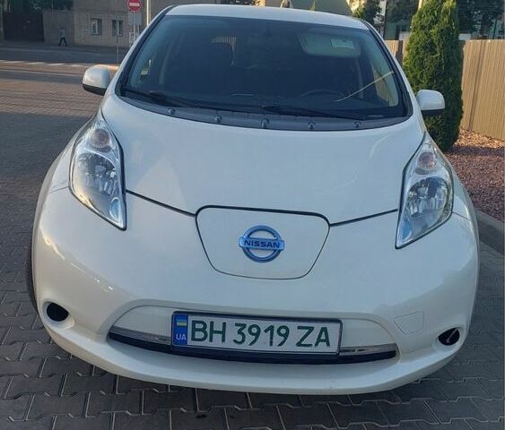 Белый Ниссан Лиф, объемом двигателя 0 л и пробегом 136 тыс. км за 6000 $, фото 1 на Automoto.ua