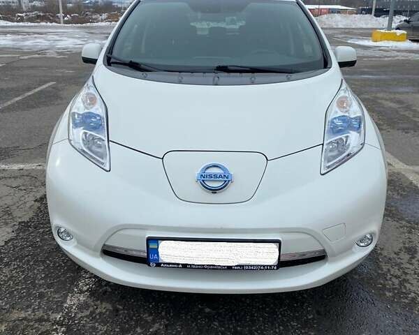 Белый Ниссан Лиф, объемом двигателя 0 л и пробегом 110 тыс. км за 14500 $, фото 1 на Automoto.ua