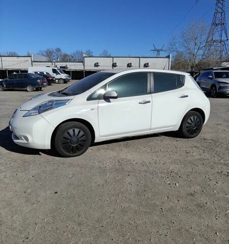 Белый Ниссан Лиф, объемом двигателя 0 л и пробегом 261 тыс. км за 5300 $, фото 1 на Automoto.ua