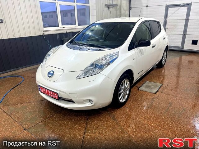 Белый Ниссан Лиф, объемом двигателя 80 л и пробегом 120 тыс. км за 8500 $, фото 1 на Automoto.ua