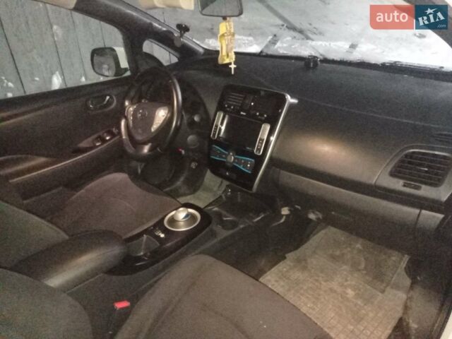 Білий Ніссан Ліф, об'ємом двигуна 0 л та пробігом 130 тис. км за 8200 $, фото 1 на Automoto.ua