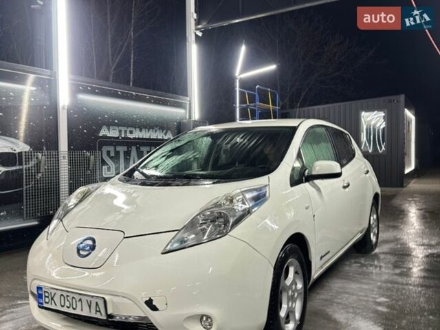 Белый Ниссан Лиф, объемом двигателя 0 л и пробегом 214 тыс. км за 4600 $, фото 1 на Automoto.ua