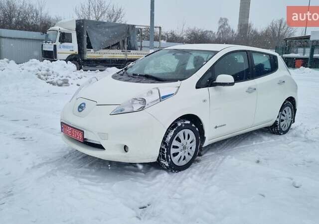 Белый Ниссан Лиф, объемом двигателя 0 л и пробегом 119 тыс. км за 8000 $, фото 1 на Automoto.ua