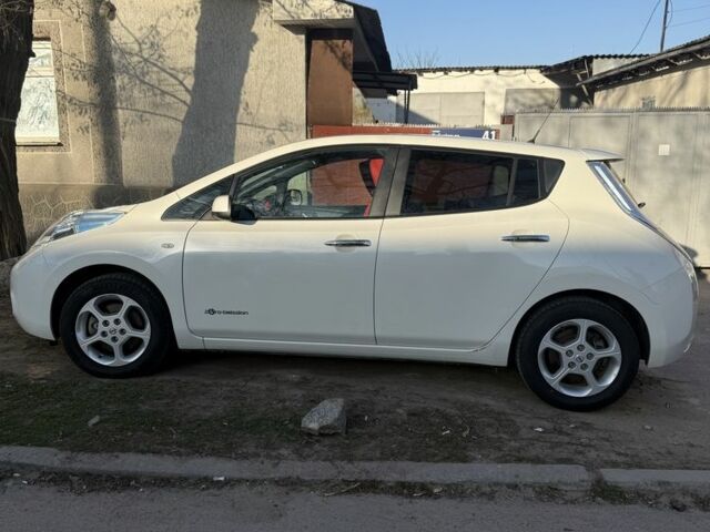 Белый Ниссан Лиф, объемом двигателя 0 л и пробегом 53 тыс. км за 7700 $, фото 1 на Automoto.ua