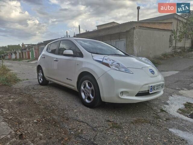 Белый Ниссан Лиф, объемом двигателя 0 л и пробегом 111 тыс. км за 8200 $, фото 1 на Automoto.ua