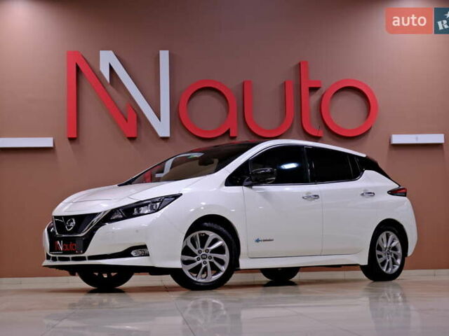 Белый Ниссан Лиф, объемом двигателя 0 л и пробегом 121 тыс. км за 14900 $, фото 1 на Automoto.ua