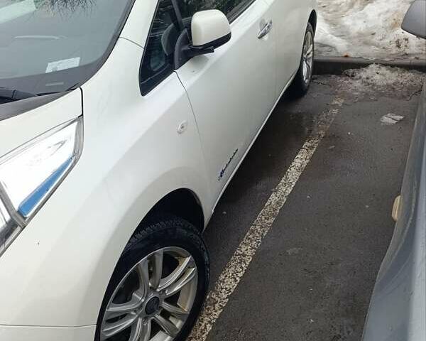 Білий Ніссан Ліф, об'ємом двигуна 0 л та пробігом 132 тис. км за 8200 $, фото 1 на Automoto.ua