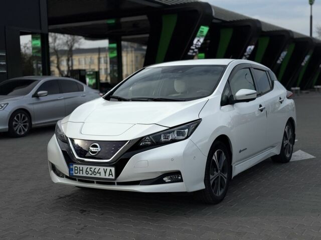 Білий Ніссан Ліф, об'ємом двигуна 0 л та пробігом 105 тис. км за 12700 $, фото 1 на Automoto.ua