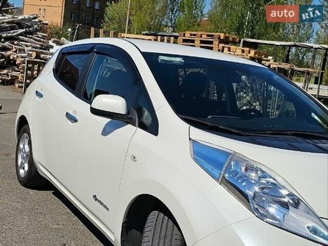 Белый Ниссан Лиф, объемом двигателя 0 л и пробегом 44 тыс. км за 11800 $, фото 1 на Automoto.ua