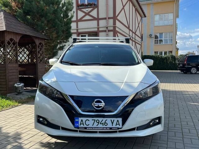 Білий Ніссан Ліф, об'ємом двигуна 0 л та пробігом 132 тис. км за 12800 $, фото 1 на Automoto.ua