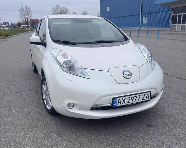 Белый Ниссан Лиф, объемом двигателя 0 л и пробегом 138 тыс. км за 7900 $, фото 1 на Automoto.ua