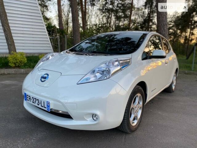 Білий Ніссан Ліф, об'ємом двигуна 0 л та пробігом 40 тис. км за 9500 $, фото 1 на Automoto.ua