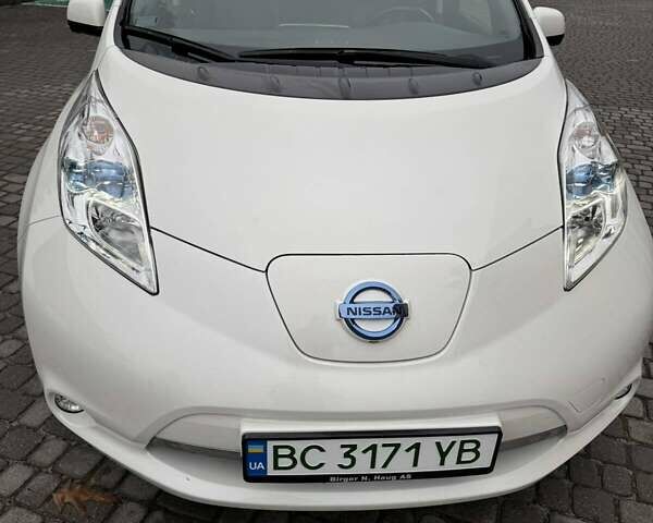 Белый Ниссан Лиф, объемом двигателя 0 л и пробегом 124 тыс. км за 9200 $, фото 1 на Automoto.ua