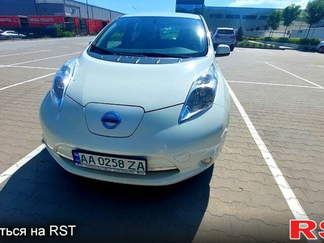 Білий Ніссан Ліф, об'ємом двигуна 80 л та пробігом 105 тис. км за 9350 $, фото 1 на Automoto.ua
