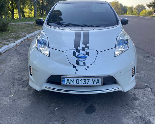 Белый Ниссан Лиф, объемом двигателя 0 л и пробегом 118 тыс. км за 9500 $, фото 1 на Automoto.ua