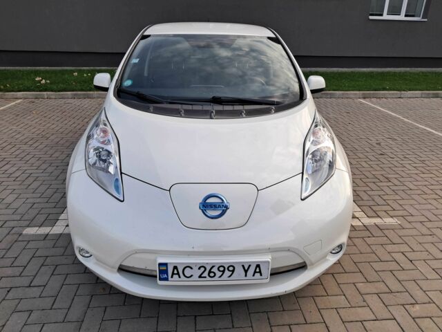 Белый Ниссан Лиф, объемом двигателя 0 л и пробегом 49 тыс. км за 7500 $, фото 1 на Automoto.ua